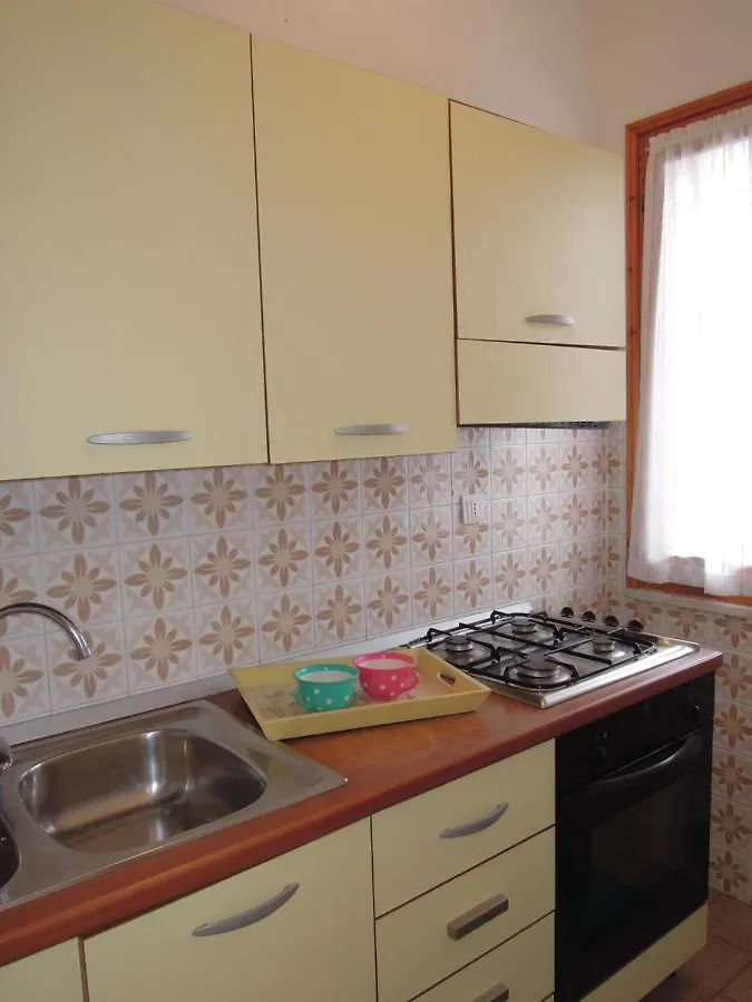 Villa Mery بيبيوني 0*,  إيطاليا